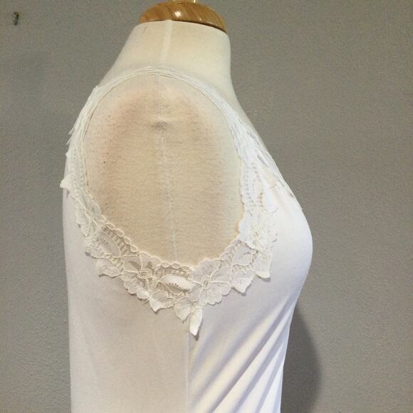 Cinema Etoile Lace Trimmed White Sleeveless V-Neck Tank Size M NWT - Picture 5 of 14